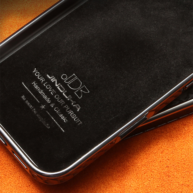 | iPhone 17 Snakeskin Design Electroplated Magnetic Phone Case