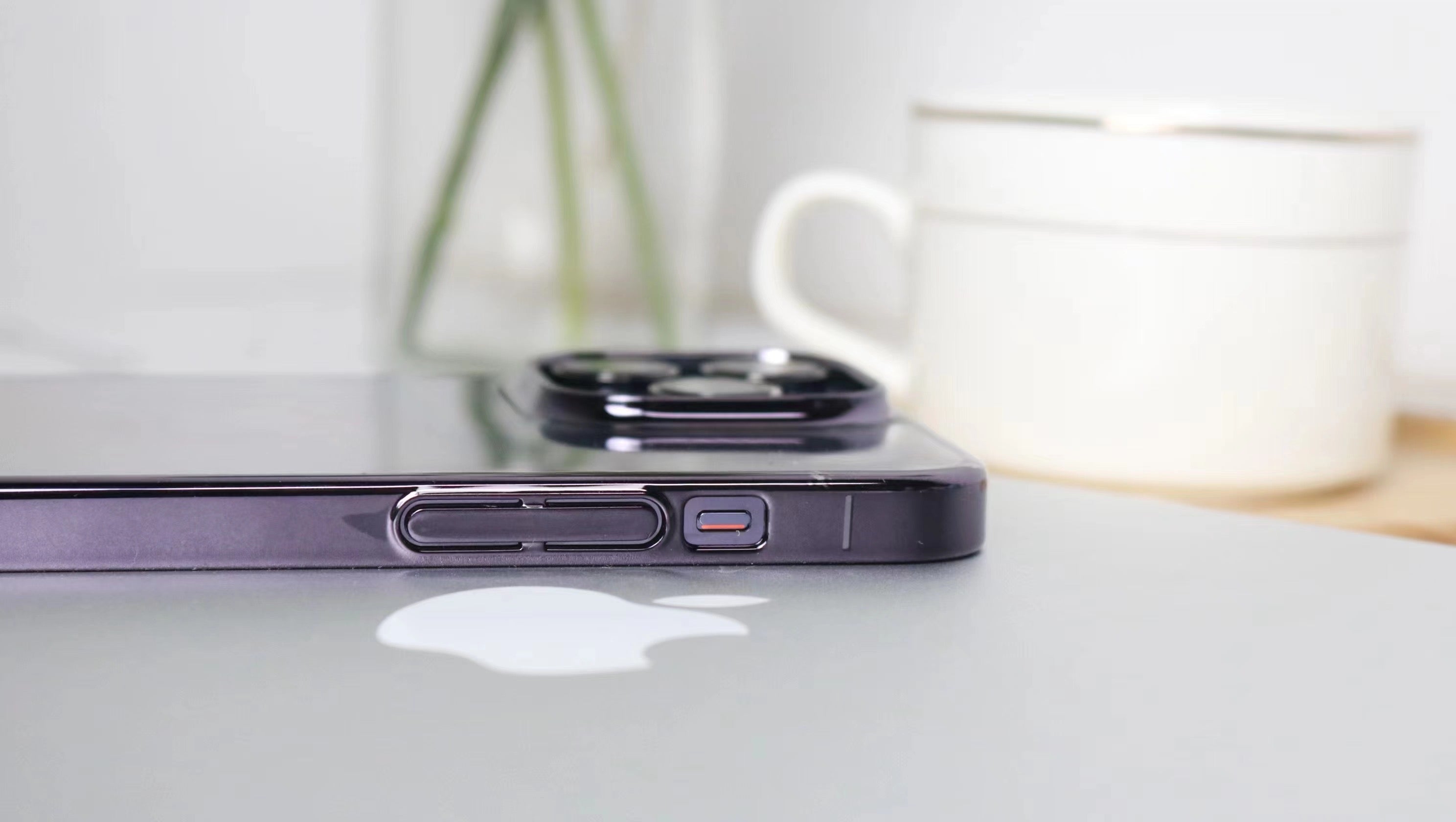 iPhone 14 Pro Cover - Glass Case with Electroplated Chrome Finish Edges