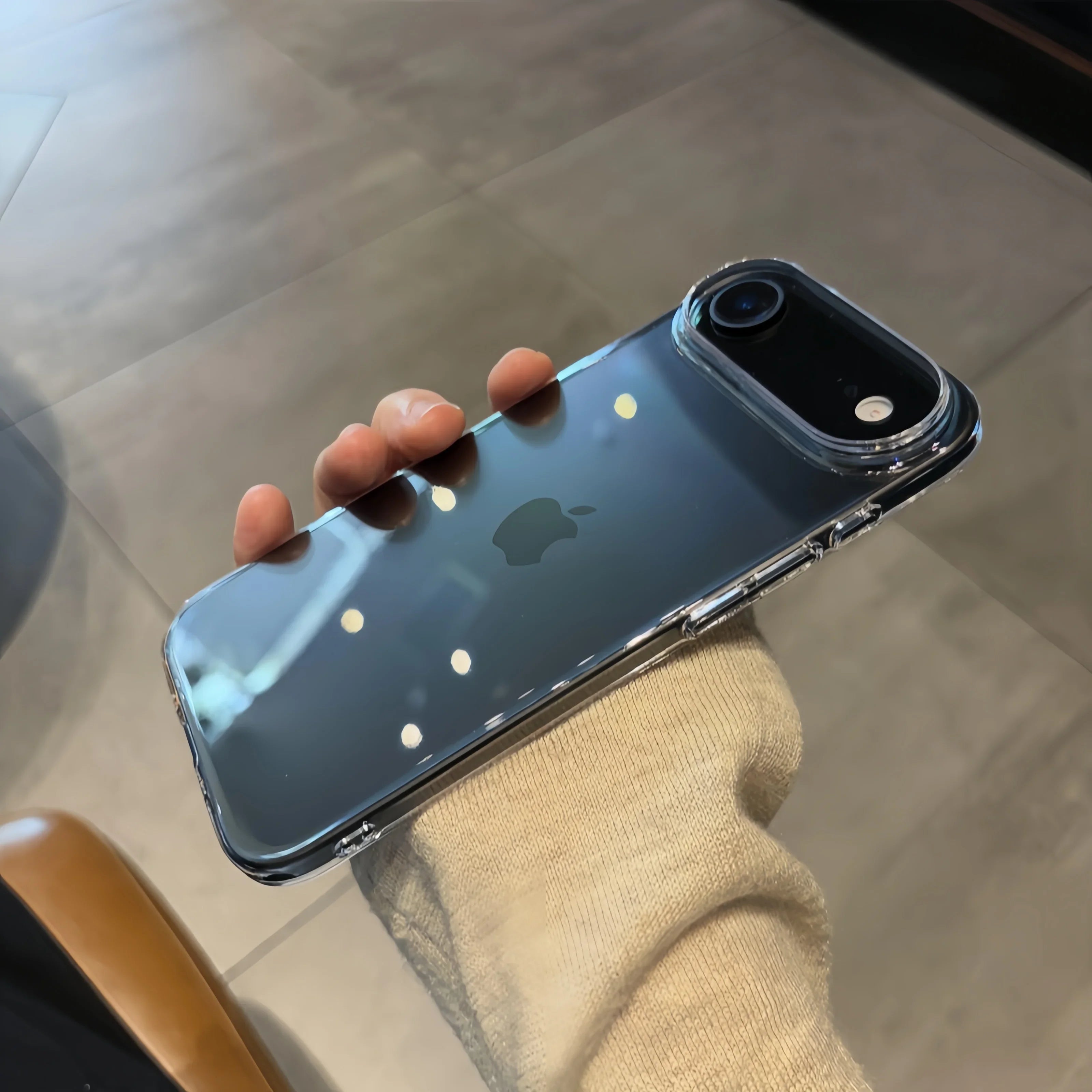 iPhone 17 Series: Crystal Clear Anti Yellow Case